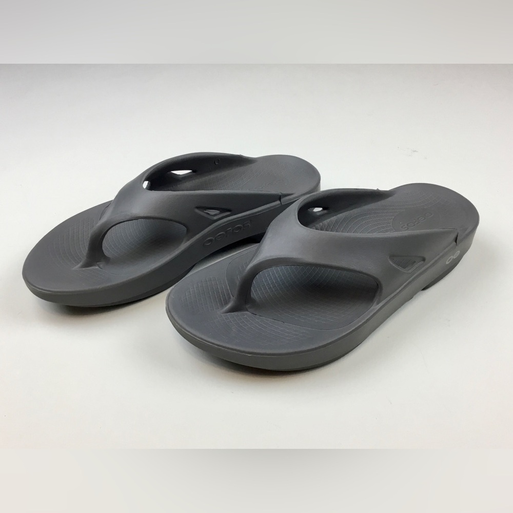 Oofos OOriginal Womens Size 8 Gray Beach Walking Recovery Flip Flop Sandals